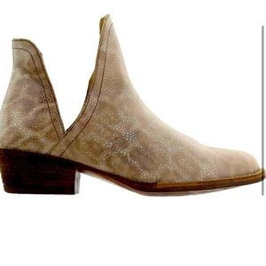 Corky cheetah leather boots brand new size 7